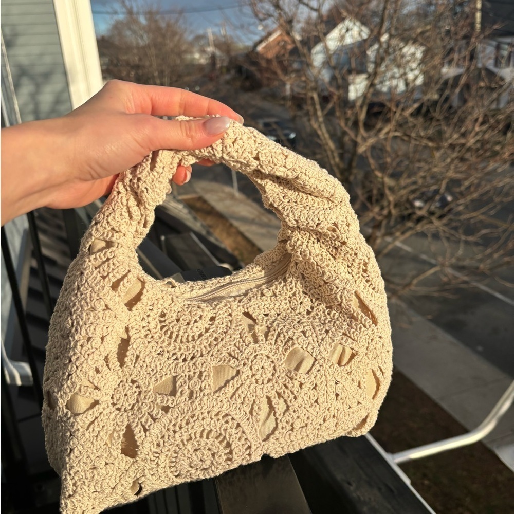 Elegant Cream Crochet Women Bag - Picture 3 of 7